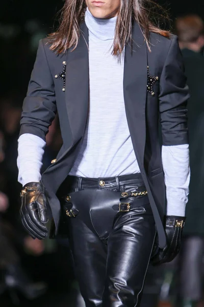 Look 64